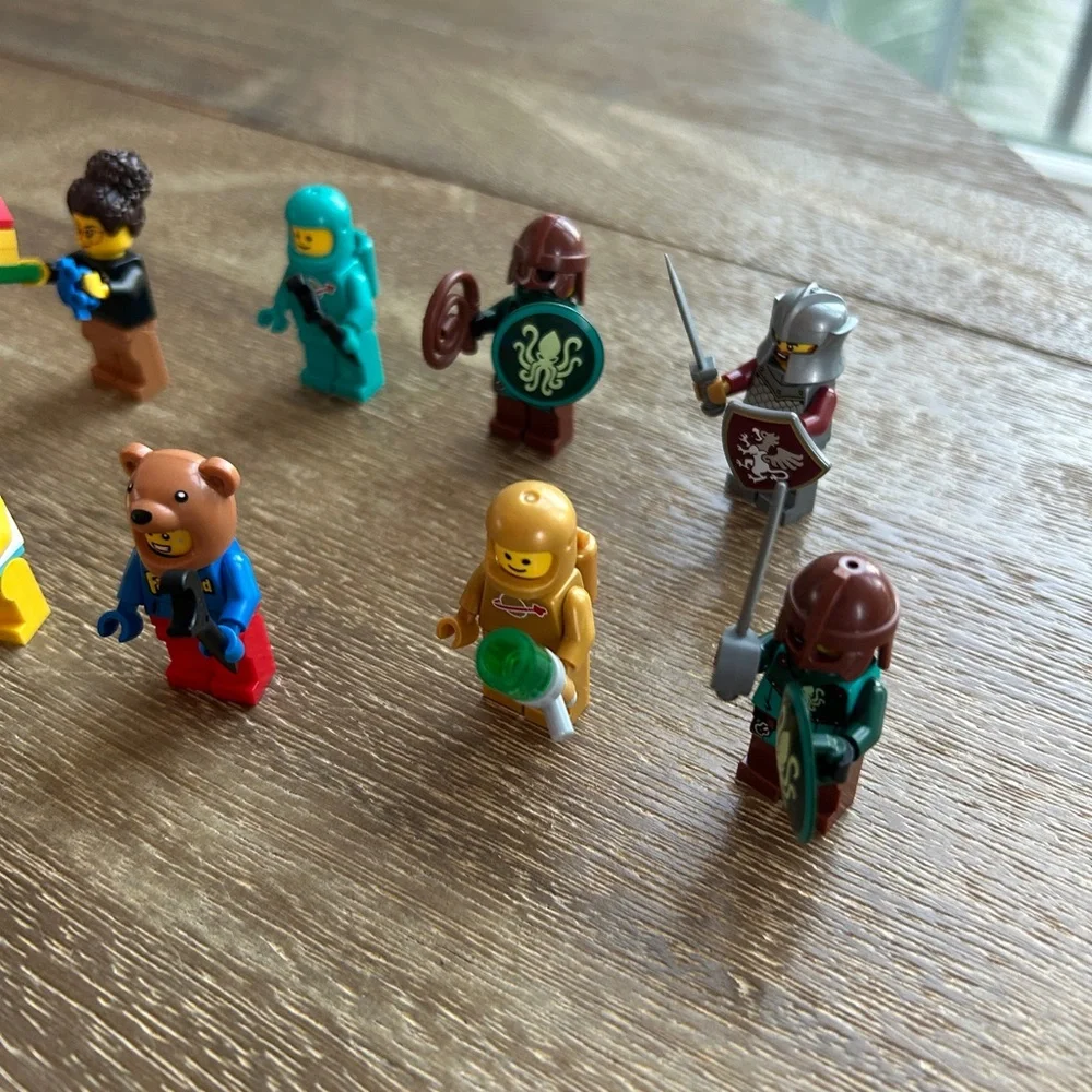 LEGO Minifigures Set of 16 - Picture 5 of 7